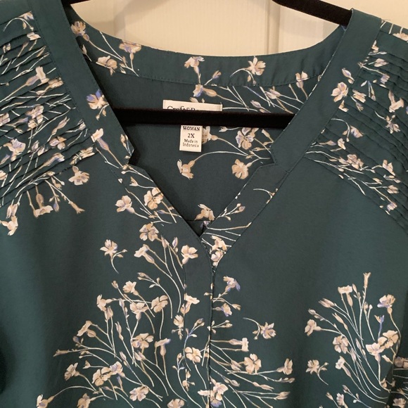 Women’s Dress Blouse - Picture 2 of 3